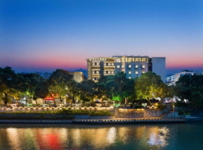 Riverbank Hotel